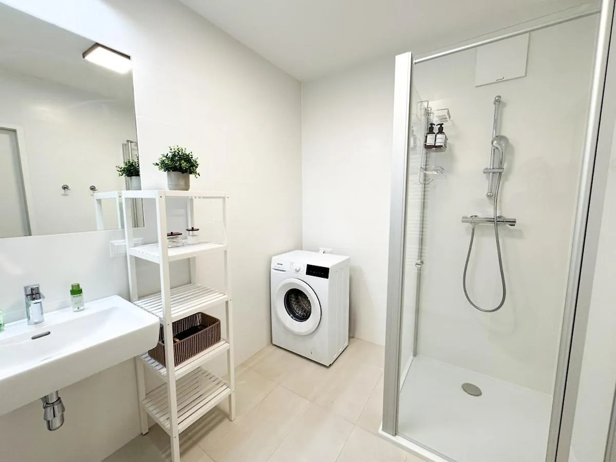 Modern & Spacious 2Br Apartment With Balcony Wien